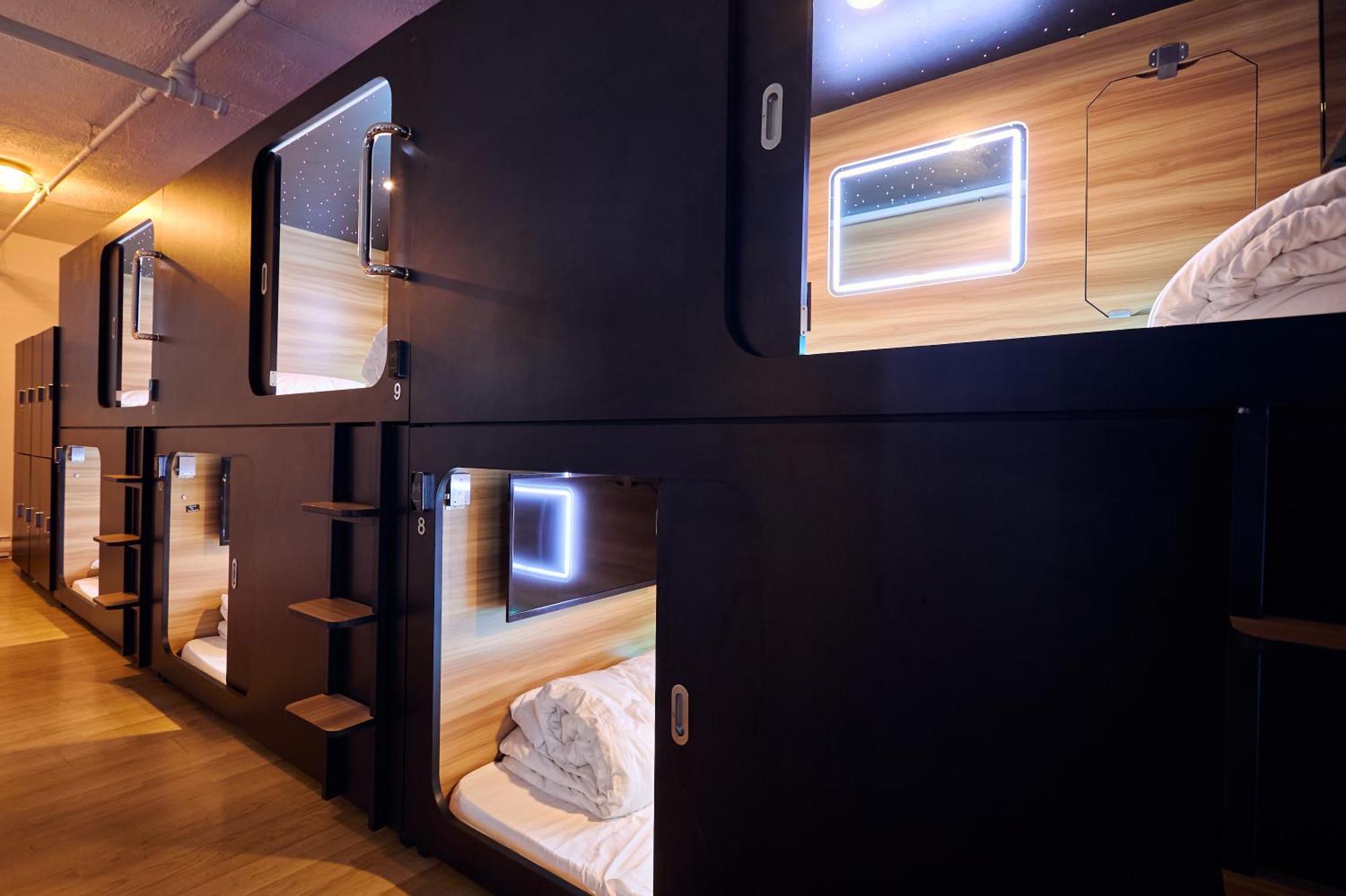 Capsule Hotel Montréal Exterior foto